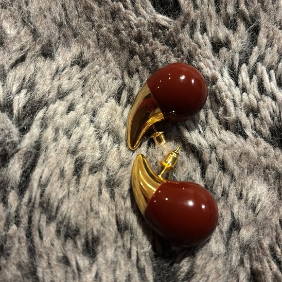 Vintage style Deep Red Gold Tone chunky Hollow Earrings - Picture 6 of 7